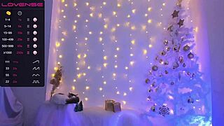 Hey, Julieta Venus performs the masturbation of your dreams on webcam! 😍