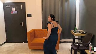 Desi amateur fucks big dick