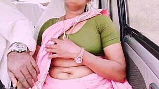 Indian bhabi fucks boyfriend during drive