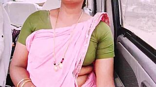 Indian bhabi fucks boyfriend during drive