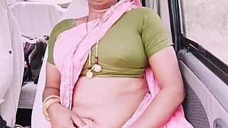 Indian bhabi fucks boyfriend during drive