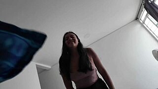 Estudiante Recibe Una Ayuda En Su Tarea