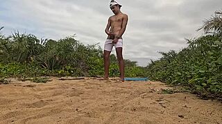 punheta e gozada na praia com vibe africana 😏