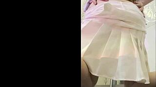 Ki-sim Brings Himself To Orgasm