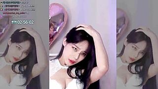 i twitch dance with my big tits