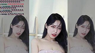 i twitch dance with my big tits