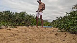 punheta e gozada na praia com vibe africana 😏