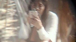 a mi vecina le gusta que le vea los calzones
