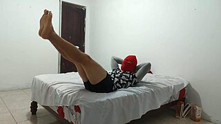 American Man With Small Ugly Penis Tries Masturbating 😅