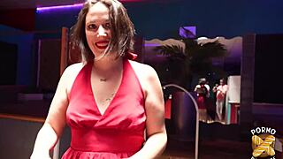 lily brune coquine comblée par une belle bite