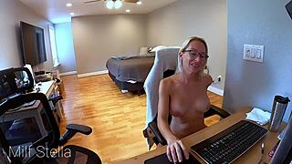 Milf Masturbates Intensely Live