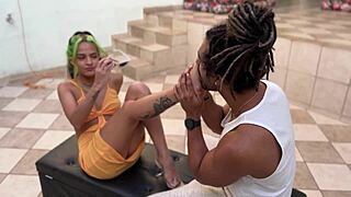 Let my boyfriend fuck my feet until he cums 😍