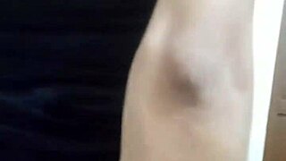 mi vecino acepto ayudarme con mi cama que estaba dañada y la pusimos a prueba que rica verga tiene para clavarme la toda en mi conchita y sentirla toda dentro de mi prt 1