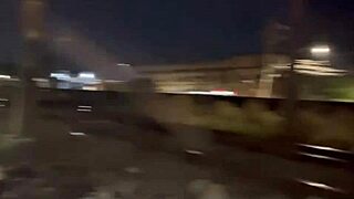 esposa pede ajuda pra atravessar a linha de trem e da gostoso pro rapaz prestativo