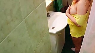 BEAUTIFUL LATINA HOUSEWIFE IN SKIRT IS BEST