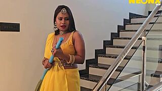 Desi Landlady Tempts Servant for Steamy Rendezvous