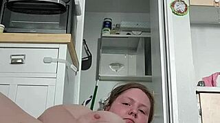 bbw amateur pulls huge plug in out painful homemade solo