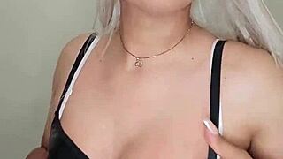 siendo transexual por un dia y me masturbo