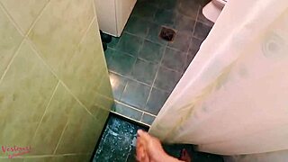 BEAUTIFUL LATINA HOUSEWIFE IN SKIRT IS BEST