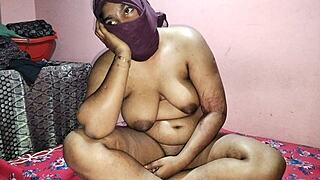 indian amateur schoolgirl curiously handles condom first time