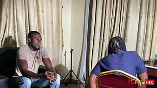 Procházející pár se přidává k parní trojce plné zábavy