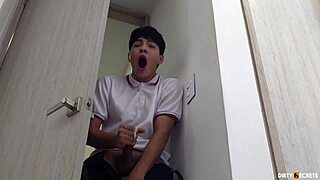 Masturbating Intensely Watching Cougar Fucked Doggy