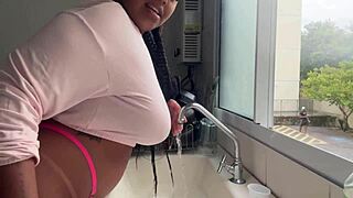 Volle bbw schat roept hulp en eindigt voldaan met grote pik pret