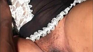 my curvy babe seduces me on bed 😈🍑