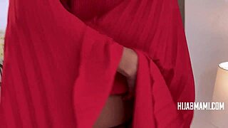 Hijab housewife meets David Lee