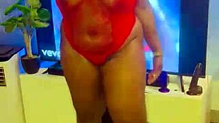 uhm... shaved pussy playin' with my amateur lesbian friend... so hot