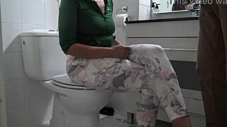 Milf Voyeur Craves Watching Hot Piss Display!