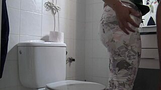 Milf Voyeur Craves Watching Hot Piss Display!