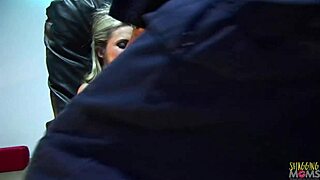 túžlivá blond milfka túži po olízaní a jebaní pičky 😍👅💦