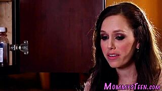 Pretty Young Babe Scissors Mature Milf in Hot First-Time Lesbian Tribbing 😍