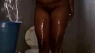naijahomemadepussy loves her steamy morning shower