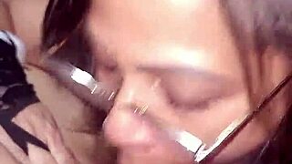 mi madrastra chupa con ganas en exhibicion