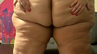 bbw displays her big curvy ass in casual closeup view