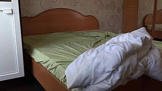 Watch this curvy mature wife rub her hairy pussy in panties 😍 big ass shakes behind the lens!