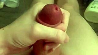 i love cumming sooo hardd while fucking my cute ass deep with toys!!