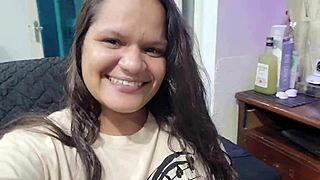 gordinha safada brazilian amateur licks big pussy in fetish masturbation scene