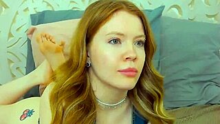 Sexy redhead Wandy teasin' bad...