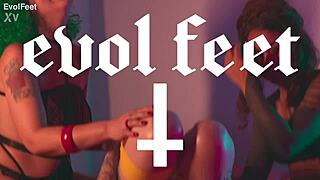 You want my wet pussy? Lick these sexy Latina feet and toes first then