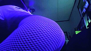 Does Nikki Lixxx's twerking squirt in yoga pants make you throb?