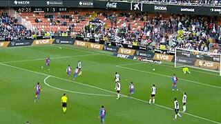 valencia crushed as barcelona dominates 2-4 thriller