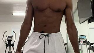 Bodybuilder Lady Works Out Neck and Shoulders Outdoor in California for Sexy Public Admiration