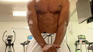 Bodybuilder Lady Works Out Neck and Shoulders Outdoor in California for Sexy Public Admiration