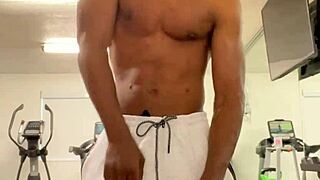 Bodybuilder Lady Works Out Neck and Shoulders Outdoor in California for Sexy Public Admiration