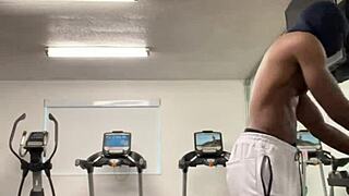 Bodybuilder Lady Works Out Neck and Shoulders Outdoor in California for Sexy Public Admiration