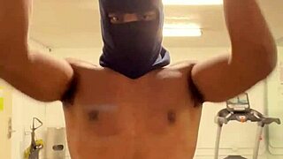 Bodybuilder Lady Works Out Neck and Shoulders Outdoor in California for Sexy Public Admiration