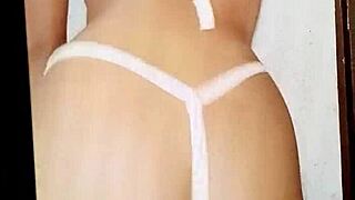 I love watching this steamy livecam show